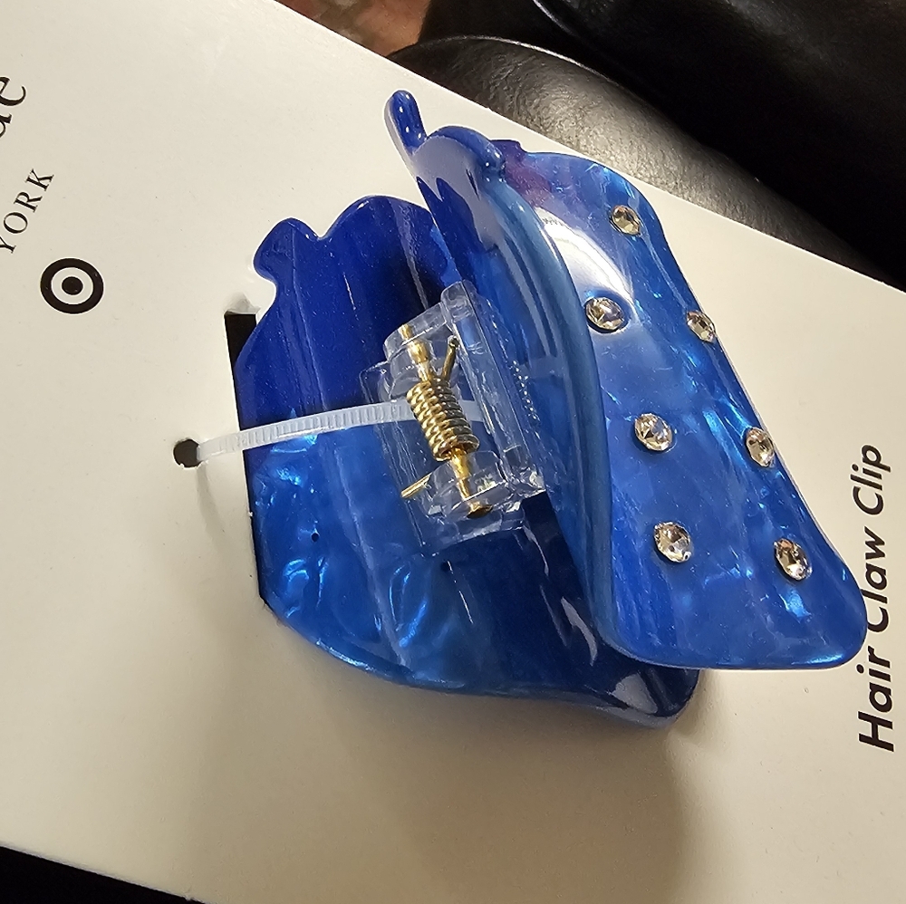 Kate Spade Target Collab Vibrant Blue Rhinestone Strawberry Hair Claw Clip NWT - Picture 6 of 8